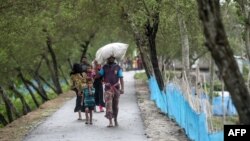 شہروں میں پھنسے ہوئے بے روزکار کارکن اپنے آبائی علاقوں کو واپس جا رہے ہیں۔ بہت سے لوگوں کو یہ سفر پیدل ہی کرنا پڑا۔ 