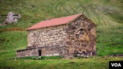 ინგუშური გადმოცემის მიხედვით, აქ, ტყობა-ერდის ქართული ეკლესიის მიდამოებში, საქართველოს დიდი მეფე თამარია დამარხული