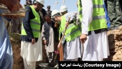 عبدالله عبدالله، رئیس اجرائیۀ افغانستان، این پروژه را تهدابگذاری کرد
