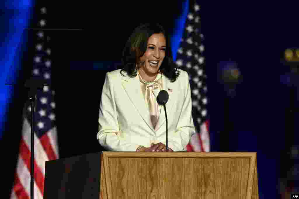 អ្នកស្រី Kamala Harris អនុប្រធានាធិបតីជាប់ឆ្នោត ថ្លែងនៅក្នុងសន្និសីទមួយក្នុងទីក្រុង Wilmington រដ្ឋ Delaware កាលពីថ្ងៃទី៧ ខែវិច្ឆិកា ឆ្នាំ២០២០ បន្ទាប់ពីសារព័ត៌មានក្នុងស្រុកបានប្រកាសពីជ័យជម្នះរបស់លោក Joe Biden និងអ្នកស្រី Kamala Harris សម្រាប់ការបោះឆ្នោតប្រធានាធិបតីឆ្នាំ២០២០។