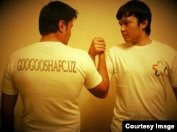 "Googoosha" tarafdorlari (Gulnora Karimova 6-noyabr kuni "Twitter"da ulashgan surat. Suratni bossangiz, kattalashadi.