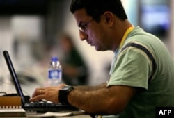 Klinton internet hamma uchun erkin va ochiq bo’lishi kerak deydi