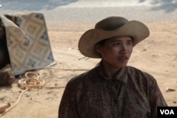 Ping Chantrea is a farmer in Banteay Meanchey province’s Phnom Srok district. She told VOA that this year rice farming was bad due to the lack of rain, on Feb. 22, 2019 (Sun Narin/VOA Khmer)