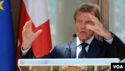 ბერნარ კუშნერი თბილისში