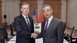 제이크 설리번 국가안보보좌관(왼쪽)과 왕이 중국 외교부장. (자료사진)