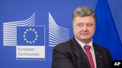 លោក​​​ប្រធានាធិបតី​​​អ៊ុយក្រែន​​​ Petro Poroshenko ​​​បាន​​​មក​​​ដល់​​​ទី​​​ស្នាក់​​​ការ​​​​​​កណ្ដាល​​​គណៈកម្មការ​​​អឺរ៉ុប​​​នៅ​​​ទីក្រុង​​​ព្រុចសែល​​​កាល​​​ពី​​​ថ្ងៃ​​​ទី​​​ ៣០​​​ខែ​​​សីហា​​​ឆ្នាំ​​​​​​២០១៤​​​។​​​ 