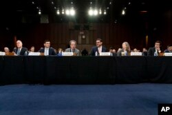 지난 24일 미 연방 상원 법사위원회에서 공연 티켓 판매업체인 '티켓마스터'를 대상으로 열린 청문회에 관계자들이 참석해 있다.