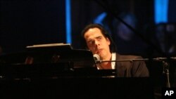 Penampilan Nick Cave di Los Angeles pada tahun 2015.