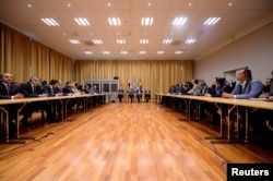 FILE - Swedish Foreign minister Margot Wallstrom, U.N. envoy to Yemen Martin Griffiths and delegates attend the opening press conference on U.N.-sponsored peace talks for Yemen at Johannesberg castle, in Rimbo, Sweden, Dec. 6, 2018.
