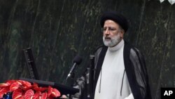 ប្រធានាធិបតី​​ថ្មី​របស់​​អ៊ីរ៉ង់​លោក​ Ebrahim Raisi​ ថ្លែង​សុន្ទរកថា​ក្រោយ​ពិធី​ស្បថ​ចូល​កាន់​តំណែង​នៅ​​សភា​ក្នុង​រដ្ឋធានី​តេហេរ៉ង់​កាល​ពី​ថ្ងៃ​ព្រហស្បតិ៍ ទី​៥ ខែ​កក្កដា ឆ្នាំ​២០២១។