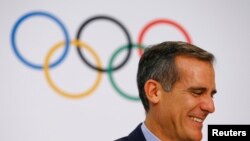 洛杉矶市长贾希提在瑞士洛桑参加2024年夏季奥运会主办城市决选的简报会 (2017年月11日)