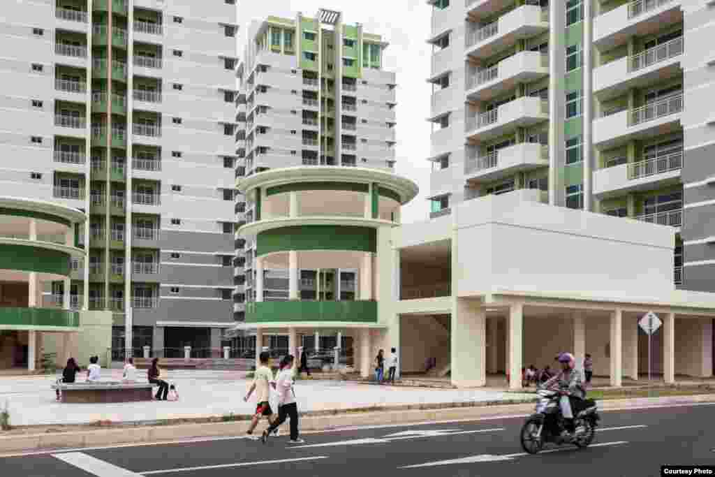 ២៧ កក្កដា ២០១២ ភ្នំពេញ កម្ពុជា៖ បូរី Camko City ជា​គម្រោង​​អភិវឌ្ឍ​បូរី​​មួយ​នៅ​ចម្ងាយ​ប្រមាណ​៣​គីឡូម៉ែត្រ​ពី​សង្កាត់​កណ្តាល​របស់​រាជធានី​ភ្នំពេញ។&nbsp;​&copy; Nicolas Axelrod / Ruom