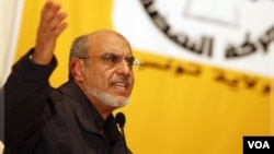 PM Tunisia Hamadi Jebali, dari Partai Islamis Ennahda, mengusulkan pembubaran pemerintahan Tunisia lewat televisi, Rabu malam 6/2 (foto: dok). 