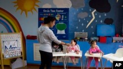 ARHIVA -Dom za nezbrinutu djecu u predgrađu Pekinga (Foto: AP/Ng Han Guan)