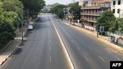 រូបឯកសារ៖ រូបថត​ដែល​ផ្តល់​ឲ្យ​ដោយ​ទីភ្នាក់ងារ​សារព័ត៌មាន AFPTV នៅ​ថ្ងៃទី២៤ ខែមីនា ឆ្នាំ២០២១​នេះ បង្ហាញ​ពី​ផ្លូវ​ដ៏ស្ងាត់ ក្នុង​ទីក្រុង​រ៉ង់ហ្គូន​ នៅពេល​ដែល​ក្រុមបាតុករ​បាន​អំពាវនាវ​ឲ្យ​ធ្វើ​កូដកម្ម​ដោយ​ស្ងៀមស្ងាត់​ដើម្បី​ប្រឆាំងនឹង​រដ្ឋប្រហារ​យោធា។