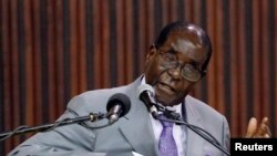 Le président du Zimbabwe Robert Mugabe donne un discours dans la capitale du pays, Harare, le 9 septembre 2016.