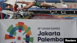 2018 아시안게임 개막식을 하루 앞둔 17일 인도네시아 자카르타 아쿠아틱스 센터에서 일본 수영 대표팀이 훈련하고 있다. 