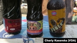 Un exemple de produits aphrodisiaques vendus le long des routes à Goma, le 7 octobre 2017. (VOA/Charly Kasereka)