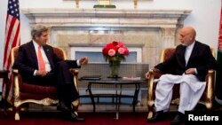 Davlat kotibi Jon Kerri kutilmaganda Afg’onistonga safar qilib, prezident Hamid Karzay bilan uchrashdi. 
