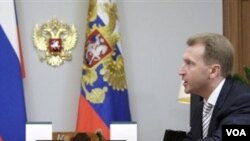 Wakil Perdana Menteri Rusia Igor Shuvalov (foto: dok) menengok infrastruktur di Kepulauan Kuril, yang disebut Jepang sebagai Wilayah Utara.