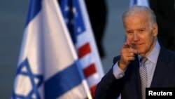 Wakil Presiden Amerika Serikat Joe Biden setibanya di bandara Internasional Ben Gurion, Lod, dekat Tel Aviv, Israel (8/3).