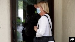 A census taker knocks on the door of a residence in Winter Park, Florida, Aug. 11, 2020.