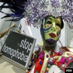 Komunitas LGBT masih sering menerima sentimen negatif akibat orientasi seksual mereka.