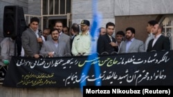 Iran pada Senin (8/5) mengeksekusi dua orang yang dinyatakan bersalah menodai Al-Qur’an dan menghina Nabi Muhammad, kata pengadilan, dalam sebuah ilustrasi. (Foto: REUTERS/Morteza Nikoubaz)