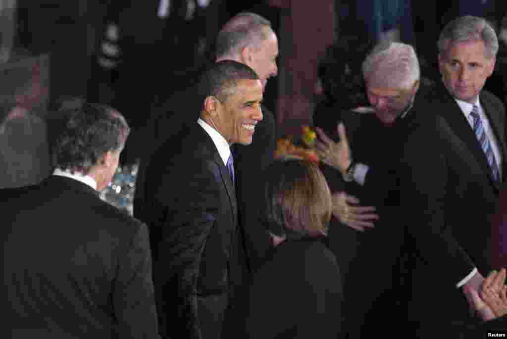 Qasamyod marosimi ketidan Kongressda ziyofat