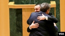 ყოფილი და ახალი პრემიერის შეხვედრა. ბიძინა ივანიშვილის ბანკ "ქართუს" ყოფილი კადრი, იმავე "ქართუს" კადრით შეივცალა