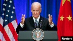 AQSh vitse-prezidenti Jo Bayden Pekinda amerikalik biznesmenlar bilan uchrashmoqda, 5-dekabr, 2013-yil