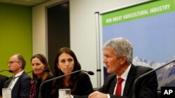 New Zealand Prime Minister Jacinda Ardern, second right, attends a media briefing in Wellington, New Zealand, May 28, 2018. 