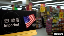 Barang-barang impor dari Amerika di sebuah supermarket di Shanghai, China, 3 April 2018. (Foto: dok).