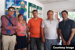 Stiv Sverdlov Toshkentda Andrey Kubatin va faolla bilan, 2019