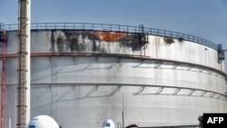 지난 23일 사우디아라비아의 항구도시 제다에 위치한 정유회사 아람코의 저장고가 예멘 후티 반군의 공격으로 파손됐다. 