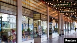 Jalanan kota yang sebagian besar kosong saat negara bagian Victoria berupaya mengekang penyebaran wabah COVID-19 di Melbourne, Australia, 28 Mei 2021. (Foto: Reuters)