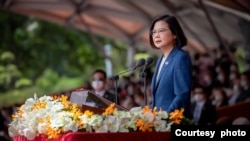 차이잉원 타이완 총통이 10일 타이베이에서 건국기념일 연설을 하고 있다. 