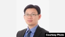 លោក ហេង ឌីណា សេដ្ឋវិទូ​នៅ​មូលនិធិ​រូបិយវត្ថុ​អន្តរជាតិ (IMF) នៅ​រដ្ឋធានី​វ៉ាស៊ីតោន។ (រូបថត​ផ្តល់​ឲ្យ៖ លោក​ ហេង ឌីណា)