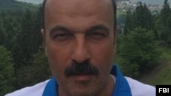 پیشتر نیز رضا حمیدی راوری در فهرست پلیس فدرال آمریکا، (اف‌بی‌آی) قرار گرفته بود. این نهاد آمریکایی خواستار دریافت اطلاعات در باره این مامور وزارت اطلاعات جمهوری اسلامی شده است و تصویری را از او منتشر کرده بود.