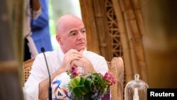 Presiden FIFA Gianni Infantino saat hadir dalam sebuar acara di KTT G20 di Nusa Dua, Bali, pada 15 November 2022. (Foto: Leon Neal/Pool via Reuters)