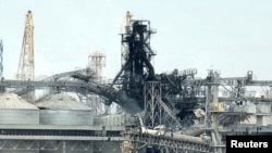 Наслідки атаки РФ по зерновому терміналу у морському порті на Одещині, 19 липня 2023 року. Міністерство інфраструктури України у Facebook/Reuters