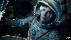 Sandra Bullock saat bermain dalam film "Gravity" (foto: dok). 