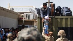 بایډن وایي په تېرو اوولسو ورځو کې د یو لاک نه زیات افغانان له کابله راویستل شول