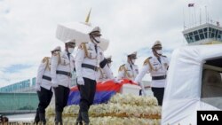 កម្រង​រូបភាព៖​ ទិដ្ឋភាព​ទទួល​ព្រះ​សព​សម្តេច​ក្រុម​ព្រះ​នរោត្តម​ រណឫទ្ធិ