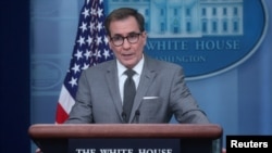 资料照片：白宫国家安全委员会战略沟通协调员科比在白宫记者会上讲话。(2023年2月27日)