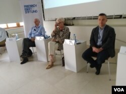 Panel o srpsko-hrvatskim odnosima, u Muzeju kinoteke, u Beogradu, 11. juna 2019. (VOA)
