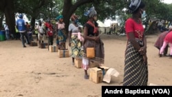 Metuge: Campo de deslocados do centro agrário de Napala. Distribuição de alimentos por PMA a deslocados da insurgência em Cabo Delgado.