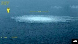 ბუნებრივი აირის გაჟონვა "ჩრდილოეთის ნაკადის" გაზსადენზე, ბალტიის ზღვაში. შვედეთის სანაპირო დაცვამ ფოტო 2022 წლის 27 სექტემბერს გადაიღო.