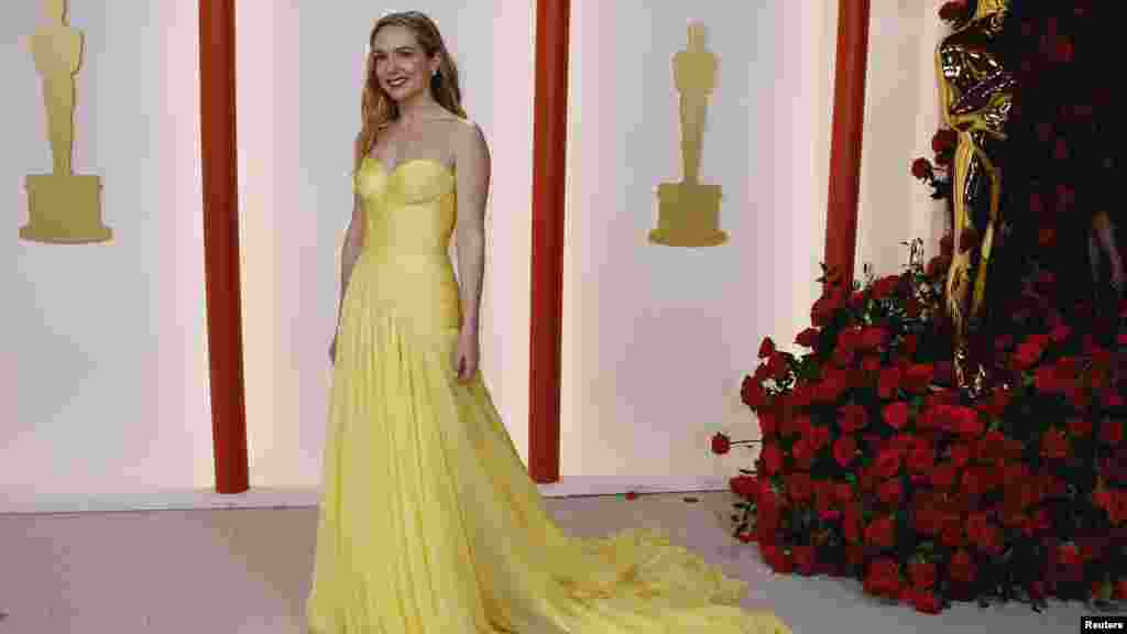 Kerry Condon poses on the champagne-colored red carpet during the Oscars arrivals at the 95th Academy Awards in Los Angeles, March 12, 2023. (Photo by Eric Gaillard/Reuters)
