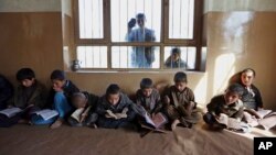 این سروی حاکی است که استادان مضامین دینی بیشتر به ترویج اندیشه های افراطی در میان شاگردان می پردازند.